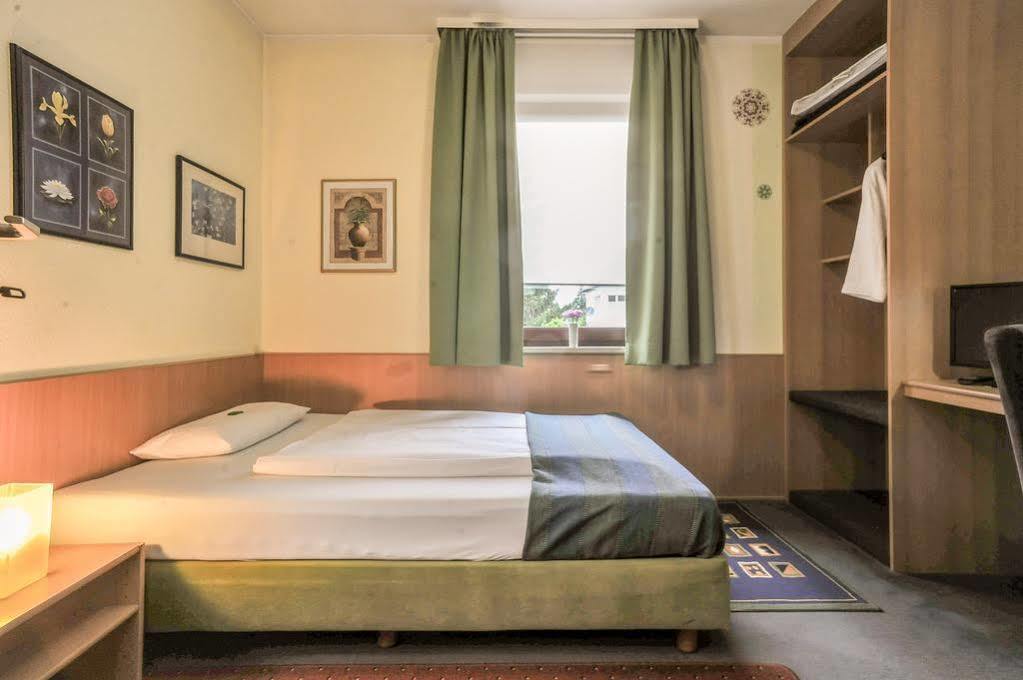 City Hotel Fellbach 24H Check-In Bagian luar foto