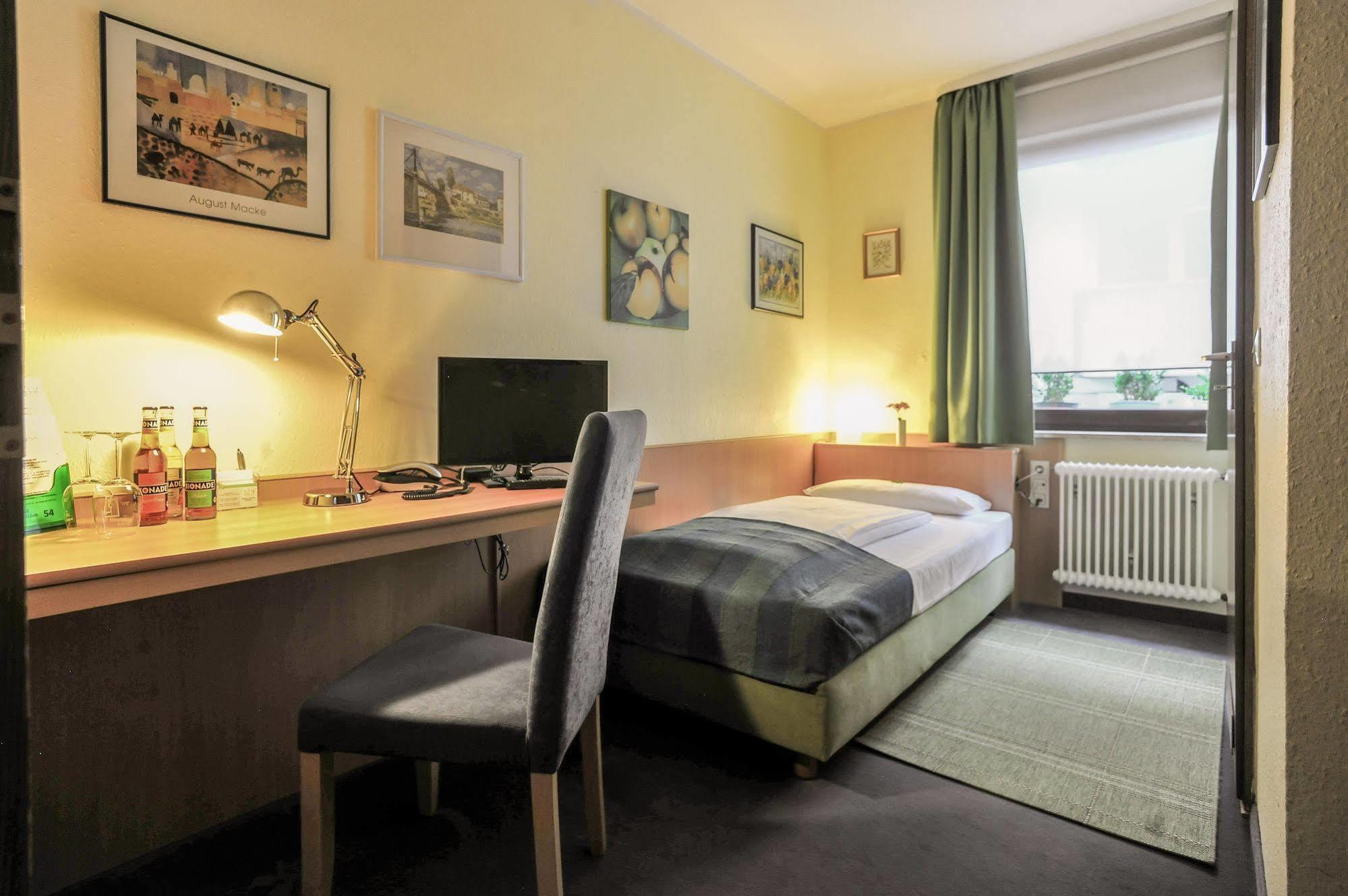 City Hotel Fellbach 24H Check-In Bagian luar foto