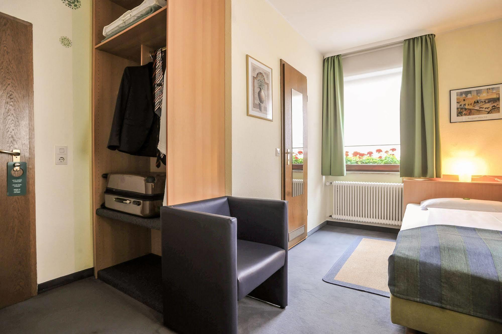 City Hotel Fellbach 24H Check-In Bagian luar foto