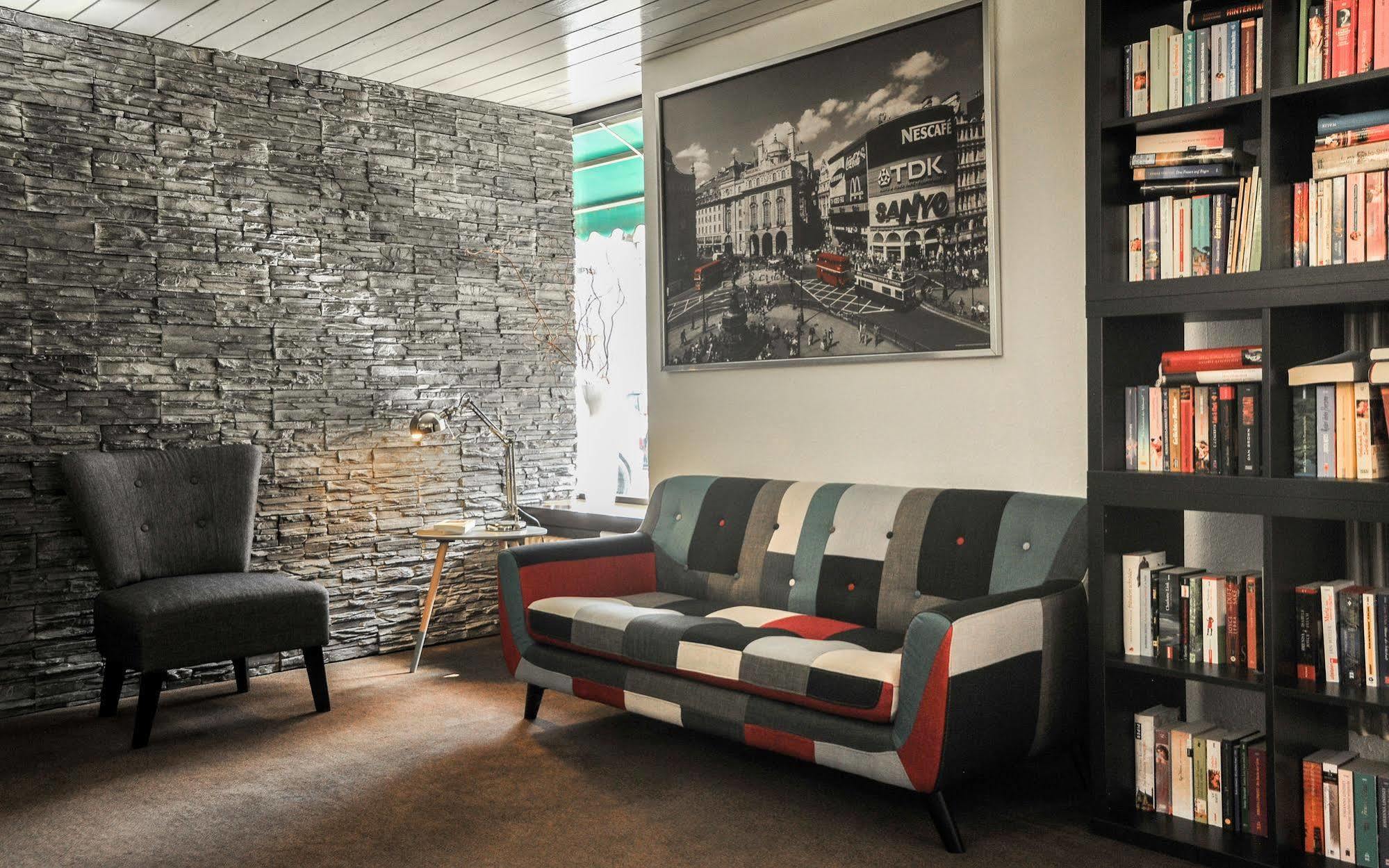 City Hotel Fellbach 24H Check-In Bagian luar foto